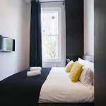Kensington Garden View Apartment