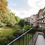 Kensington Garden View Apartment